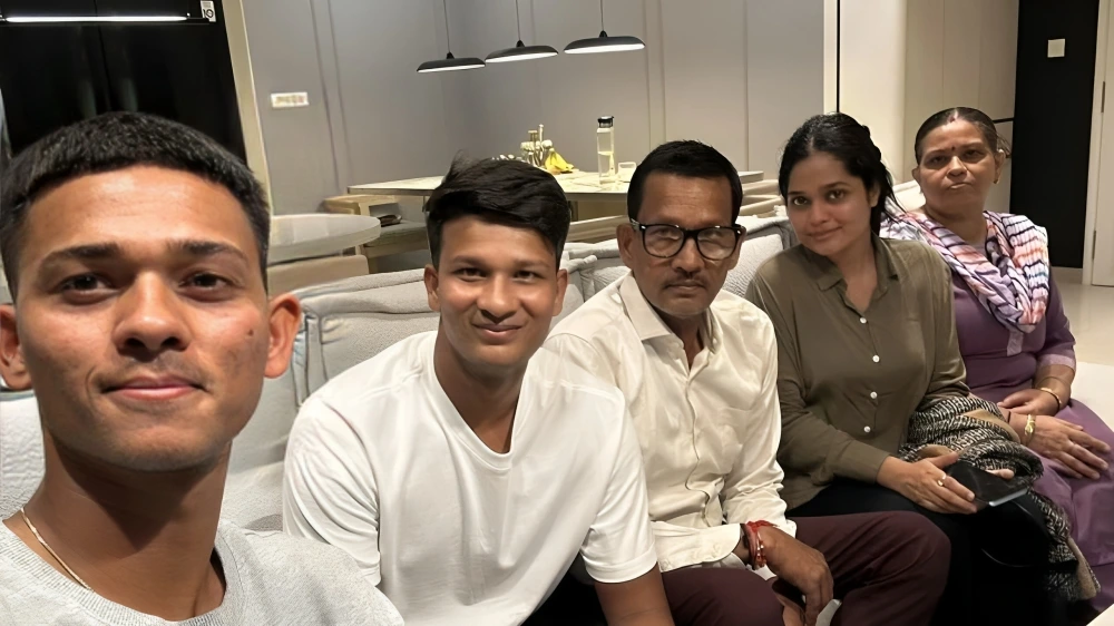 yashasvi jaiswal family
