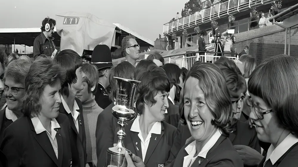 pehla women's odi world cup kab khela gaya tha?